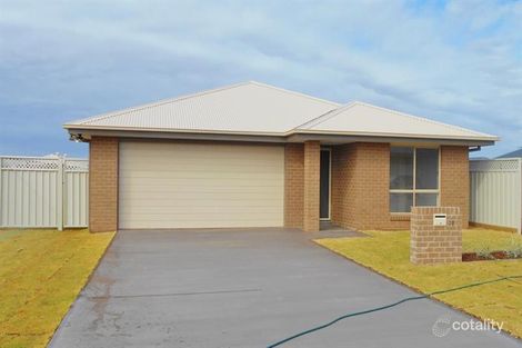 Property photo of 20 Sherrard Crescent Dubbo NSW 2830