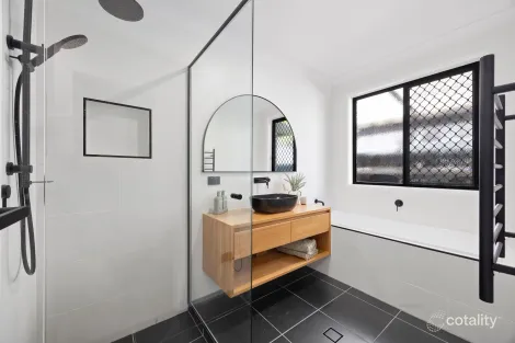 Property photo of 3 Ringtail Place Bli Bli QLD 4560