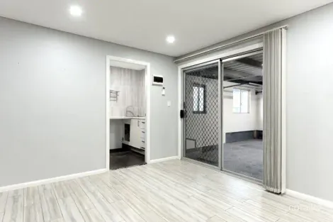 Property photo of 33 Chisholm Crescent Bradbury NSW 2560