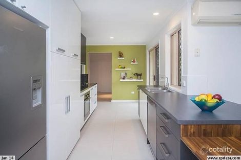 Property photo of 18 Lakeshore Drive Helensvale QLD 4212