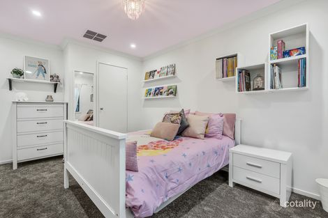 Property photo of 15 St Georges Boulevard Mickleham VIC 3064