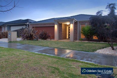 Property photo of 105 Skyline Way Berwick VIC 3806