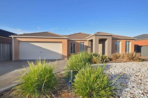 Property photo of 32 Fernhurst Avenue Derrimut VIC 3026