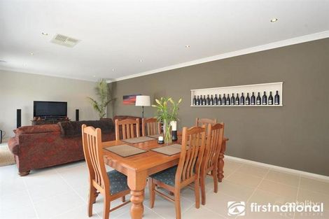 Property photo of 18 Nature Circuit Cranbourne North VIC 3977