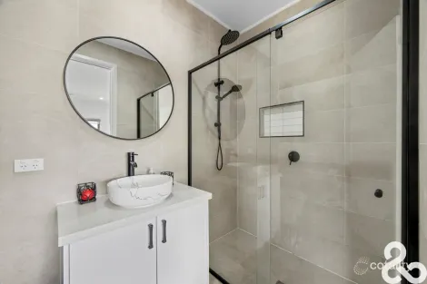 Property photo of 1 Rochford Drive Donnybrook VIC 3064