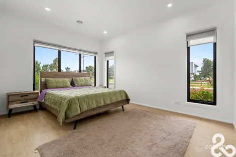 Property photo of 1 Rochford Drive Donnybrook VIC 3064