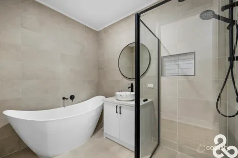 Property photo of 1 Rochford Drive Donnybrook VIC 3064