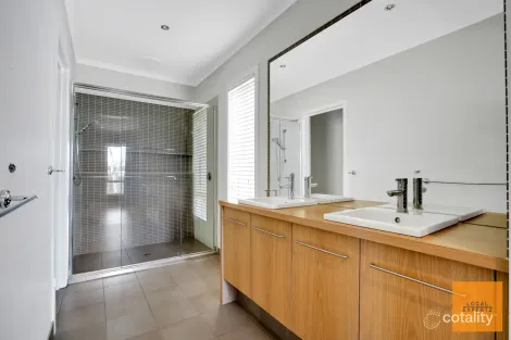 Property photo of 15 Botanica Springs Boulevard Brookfield VIC 3338