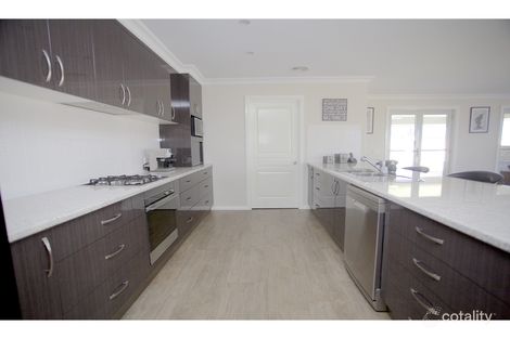 Property photo of 18 Mendel Drive Kelso NSW 2795