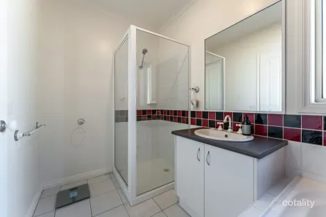 Property photo of 55 Holmes Road Long Gully VIC 3550