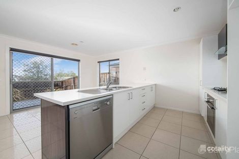 Property photo of 40 Cascade Way Pakenham VIC 3810