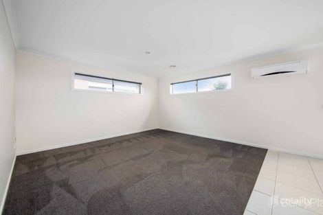 Property photo of 40 Cascade Way Pakenham VIC 3810