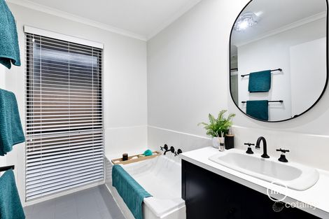 Property photo of 11 Nurla Place St Helena VIC 3088