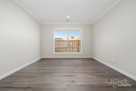 Property photo of 14 Moolort Crescent Eynesbury VIC 3338