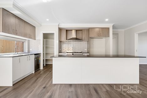 Property photo of 14 Moolort Crescent Eynesbury VIC 3338