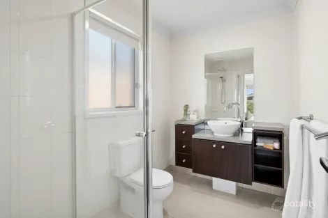 Property photo of 19 Esperence Crescent Highton VIC 3216