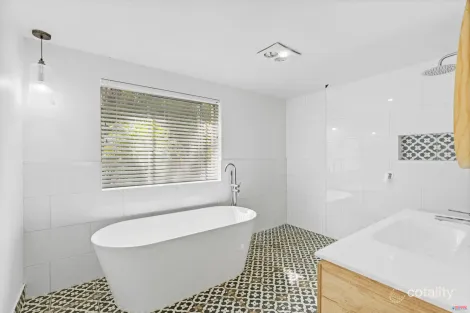 Property photo of 63 Rainbow Crescent Dunwich QLD 4183