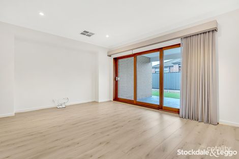 Property photo of 22 Mountleigh Circuit Craigieburn VIC 3064
