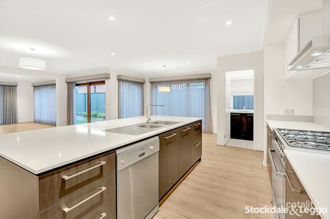 Property photo of 22 Mountleigh Circuit Craigieburn VIC 3064