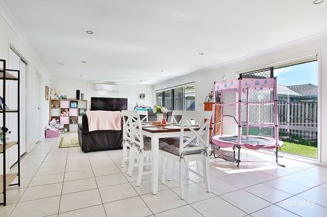 Property photo of 32 Bottlebrush Drive Deebing Heights QLD 4306