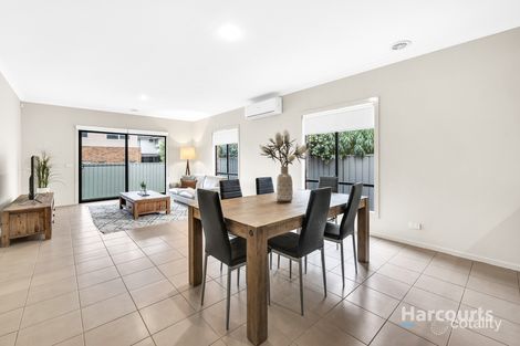Property photo of 10 Bursaria Drive Caroline Springs VIC 3023