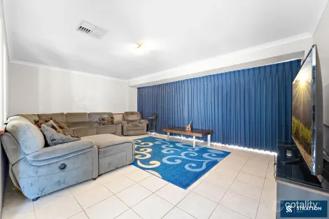 Property photo of 14 Groundlark Close East Cannington WA 6107