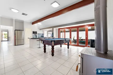 14 Groundlark Cl, East Cannington, WA 6107