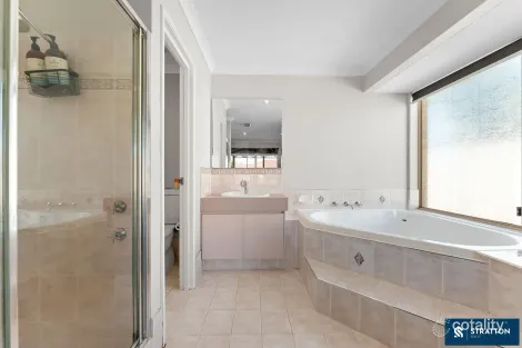 Property photo of 14 Groundlark Close East Cannington WA 6107