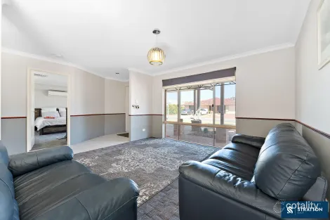 Property photo of 14 Groundlark Close East Cannington WA 6107