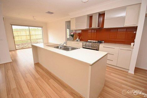 Property photo of 35 Ellaroo Circuit Clyde North VIC 3978