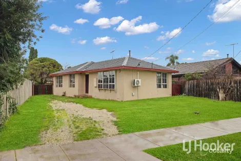 18 Eyre St, Melton South, VIC 3338