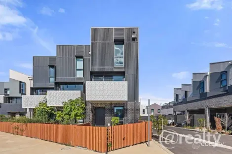 15 Fortune Ave, South Kingsville, VIC 3015