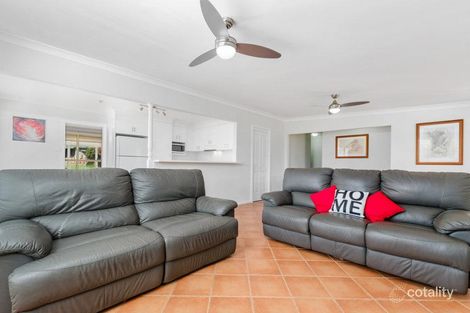 Property photo of 33 Elouera Crescent Kanahooka NSW 2530