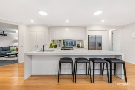 Property photo of 8 Southern Drive Dingley Village VIC 3172