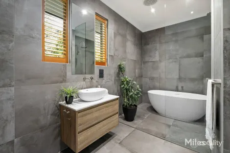 Property photo of 30 Outlook Drive Eaglemont VIC 3084