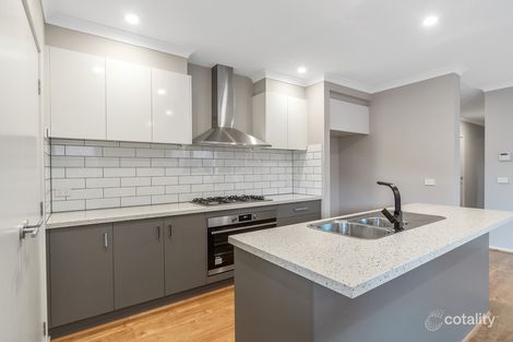 Property photo of 19 Kiwi Crescent Cranbourne South VIC 3977