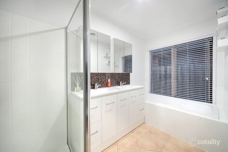 Property photo of 3 Quail Court Narre Warren South VIC 3805