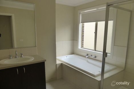 Property photo of 17 Moncrieff Parade Point Cook VIC 3030