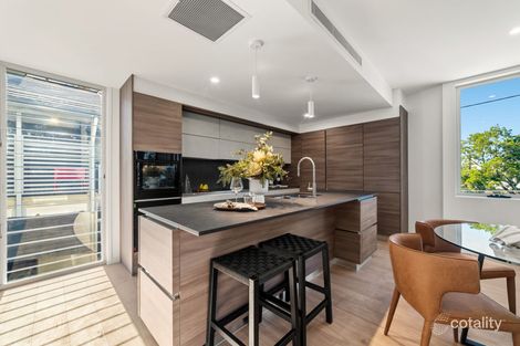 Property photo of 10 Abalone Avenue Paradise Point QLD 4216