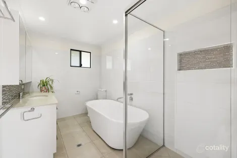 Property photo of 2 Ross Street Mount Lofty QLD 4350