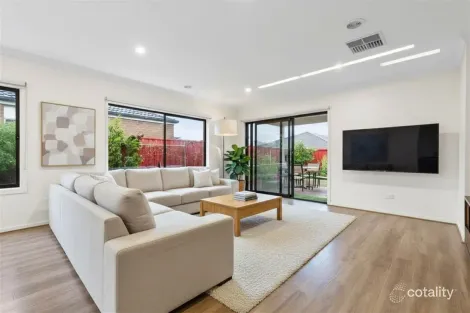 Property photo of 45 Fewster Circuit Mickleham VIC 3064