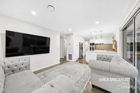 Property photo of 16 Sandhurst Mews Hampton Park VIC 3976