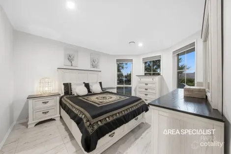 Property photo of 16 Sandhurst Mews Hampton Park VIC 3976