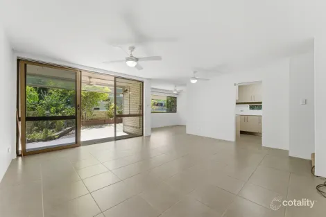 1/30 Holland Ct, Broadbeach Waters, QLD 4218