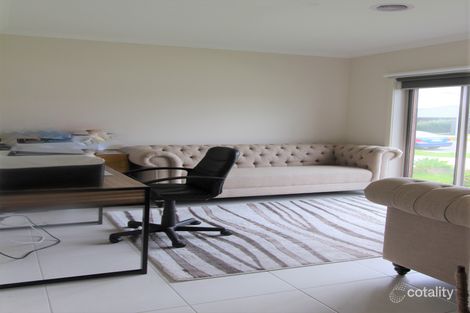 Property photo of 49 Stark Circuit Cranbourne East VIC 3977