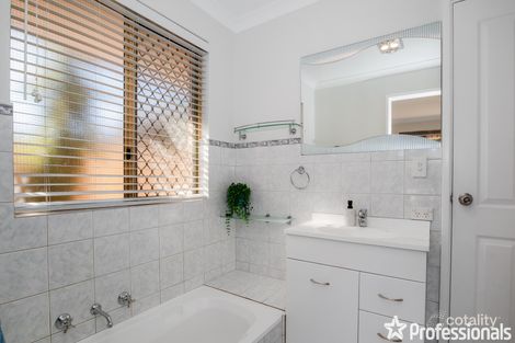 Property photo of 53 Inverness Circle Camillo WA 6111