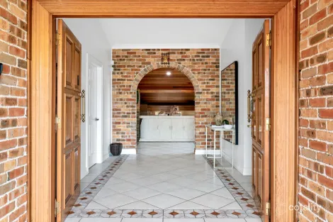 Property photo of 9 Figtree Crescent Glen Alpine NSW 2560