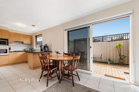 Property photo of 2/23 St Huberts Road Carnegie VIC 3163