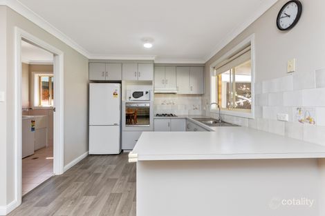 Property photo of 16 Eaton Street Ashmont NSW 2650