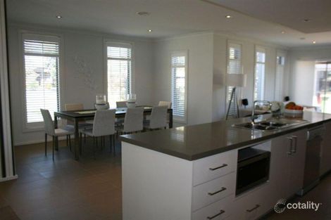 Property photo of 2 Aspect Lane Cranbourne North VIC 3977